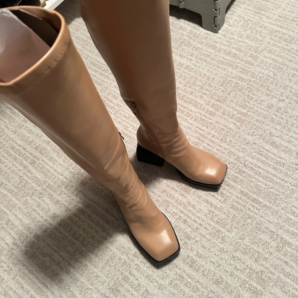 Chic Tan Knee-High Boots